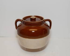 lot 121 image: Vintage Robinson Ransbottom Pottery Company Brown and Tan Bean Pot