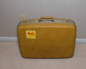lot 124 image: Vintage Samsonite Profile Tan Hardside Suitcase