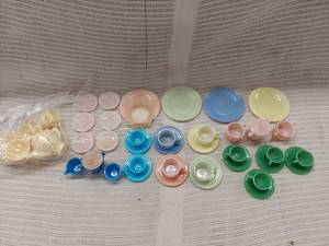 lot 31H image: Vintage Miniature Pastel Dinnerware Set