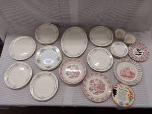 lot 68H image: Vintage Decorative Plates Lot Assortment
