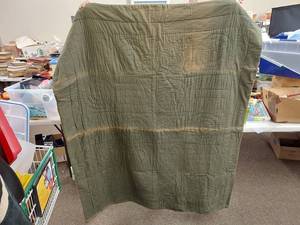 lot 69H image: Vintage Olive Quilted Cotton Blanket