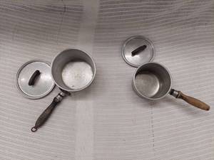 lot 72H image: Vintage Wear-Ever Aluminum Saucepan Set with Lids