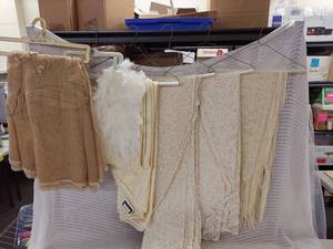 lot 75H image: Vintage Lace Textiles & Feathered Top Collection