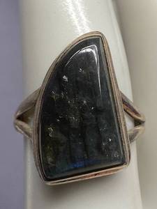 lot 5B image: Handmade Sterling Silver Labradorite Stone Ring