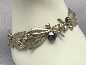 lot 12B image: Vintage Leaf Motif Bracelet with Dark Gemstones 7