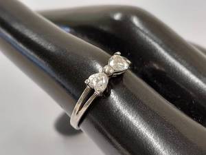 lot 2J image: Vintage Sterling Silver Bow Motif Ring with Clear Stones