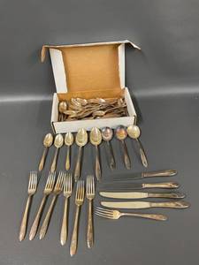 lot 43 image: Vintage Silver-Plated Flatware Set Forks Spoons Knives Collection