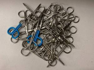 lot 86 image: Bulk Lot of 30 USA-Made Multipurpose Scissors With Mixed Handles