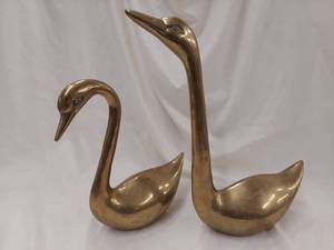 lot 130 image: Vintage Brass Swan Sculptures Pair Decor