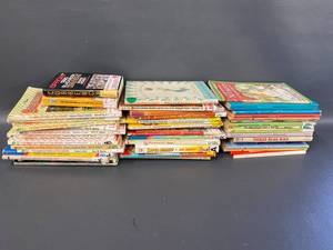 lot 29D image: Vintage Childrens Book Collection Babysitters, Scooby-Doo