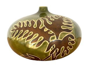 lot 34 image: Gorgeous Green Handcrafted Leaf Motif Vase