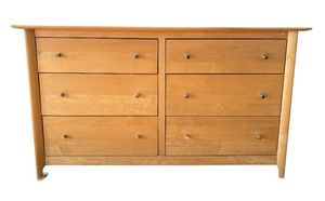 lot 17 image: Wood Castle Six Drawer Dresser