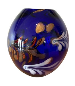 lot 76 image: Exquisite Murano Art Glass Vase
