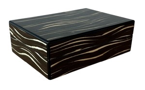 lot 84 image: Eccolo Dresser Box