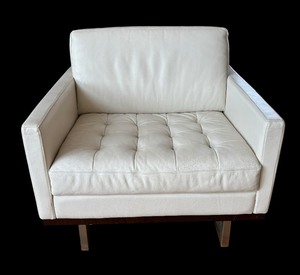 lot 11 image: American Leather Modern Style Leather Chair