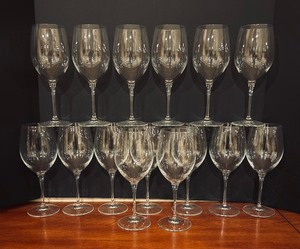 lot 91 image: 15 Bormioli Stemmed Wine Glasses