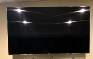 lot 20 image: Sony 75 Inch TV Model XBR-75X900F