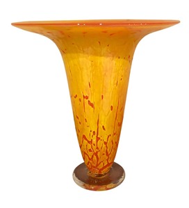 lot 124 image: Douglas Becker Art Glass Vase