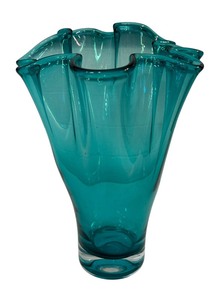 lot 186 image: Lovely Ruffled Edge Vase
