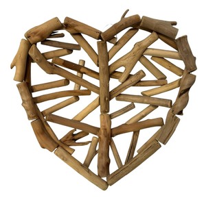 lot 264 image: Driftwood Heart Decor