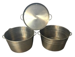 lot 307 image: Two Metal Buckets and a Tray
