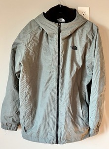 lot 221 image: Fabulous Mens Grey Jacket by The North Face
