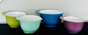 lot 105 image: Colorful Nesting Mixing Bowls