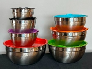 lot 108 image: YIHONG Metal Mixing Bowls with Lids