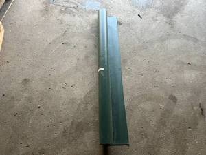 Roll of Impact Premium Coated 16 Vinyl in Kelly Green