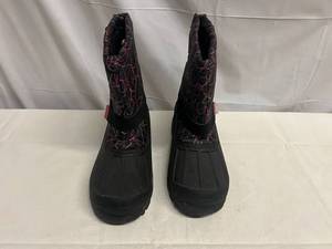 MM. Ozark Traill Winter Boots-Size 6