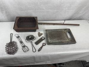 lot 20 image: Miscellaneous Metal Kitchenware
