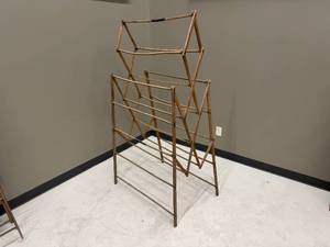 lot 31 image: Foldable Drying Rack