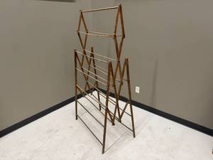 lot 32 image: Foldable Drying Rack