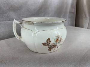 lot 40 image: Ceramic Chamber Pot