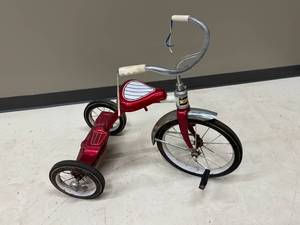 lot 42 image: Murray Tricycle