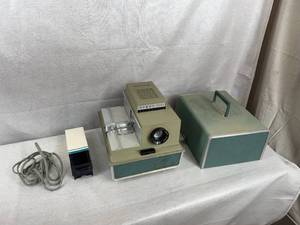 lot 47 image: Argus 500 Slide Projector