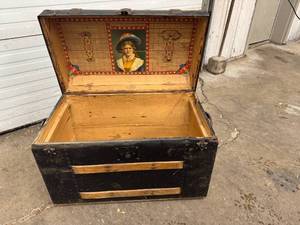 lot 44 image: Large Chest w Portrait Inside