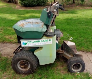 Perma-Green Ride on Sprayer Spreader. Only 103 hours. Bought new in 2021