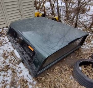 Leer Truck Cap Topper Fits on the 2005 Chevy Lot #1