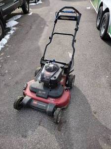 TORO self-propelled lawn mower, model 21199, features a Briggs Stratton 223cc OHV engine