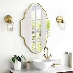 lot 26 image: Hochwertiges 23 in. W x 37 in. H Scalloped Gold Decorative Wall Mirror Classic Accent Mirror  Customer Returns See Pictures