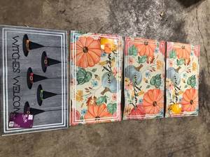 lot 32 image: Lot of Assorted Welcome Mats Various Models and Conditions   Customer Returns See Pictures