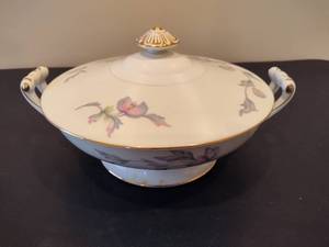 lot 38 image: SANGO JAPAN Silver Poppy Covered Serving Dish