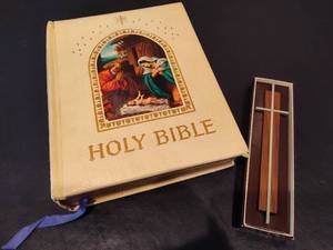 lot 23 image: The Holy Bible  Peace of Mind Deluxe Edition in Color