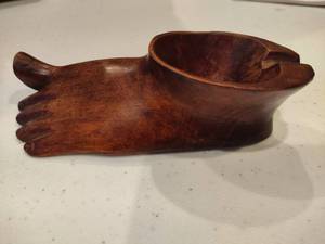 lot 26 image: Wood Foot Hand Carved AshtrayIncense Holder