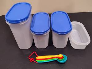 lot 104 image: Tupperware Storage