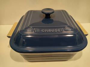 lot 100 image: LE CREUSET 3qt Square Casserole wLid New with Tag