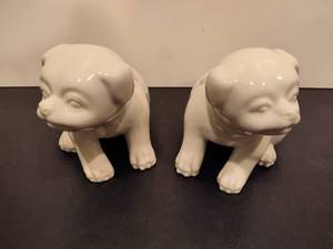 lot 52 image: FITZ & FLOYD Vintage Pair of Ceramic Pugs