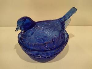 lot 55 image: Vintage Cobalt Blue 2pc Nesting Dove