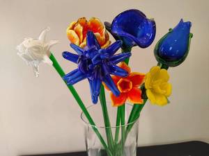 lot 2 image: Glass Flower Bouquet #1